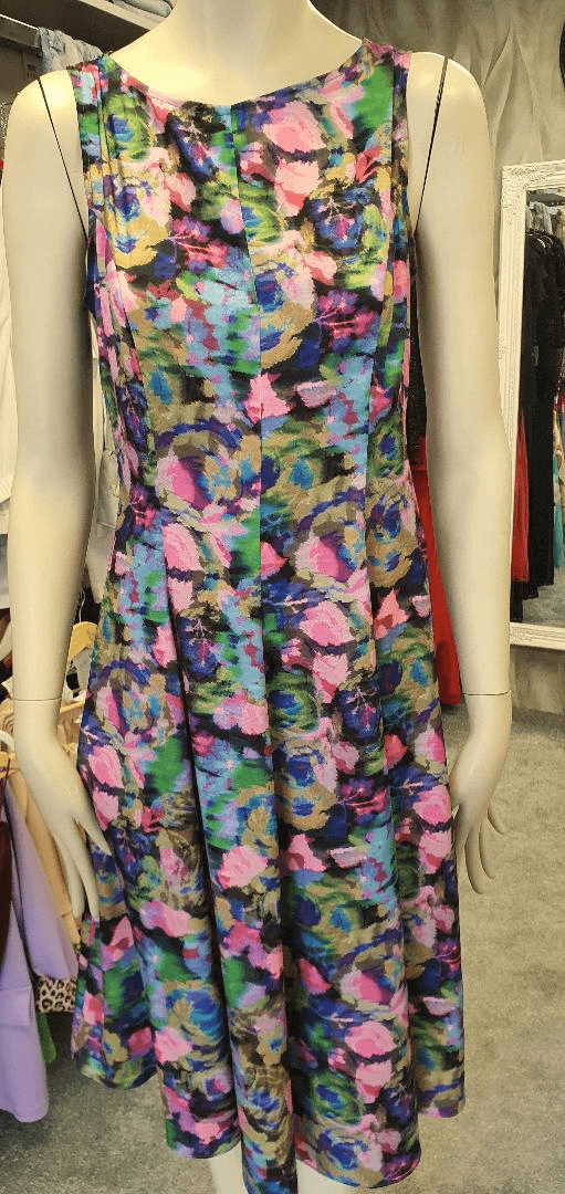 Rochie colorată cu model floral abstract